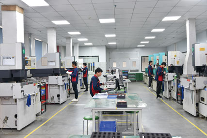 LCP/PBT Precision Mold Mold — molded part